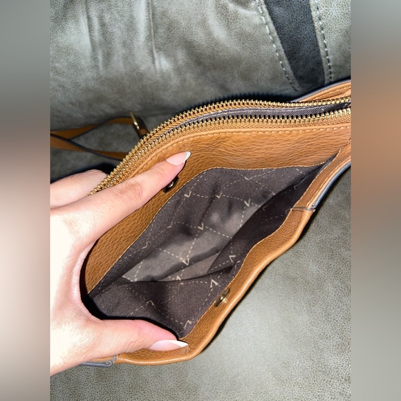 EUC Vince Camuto Kelby Leather Crossbody - Picture 5 of 8